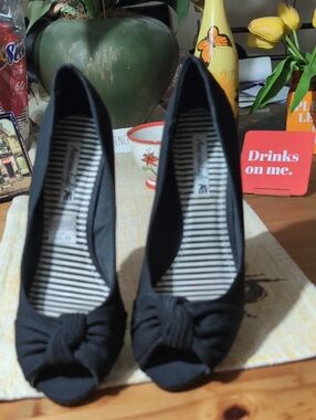 American Eagle Outfitters Black Peep-Toe Knot-Front Heels